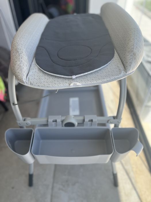 Muda fraldas com banheira