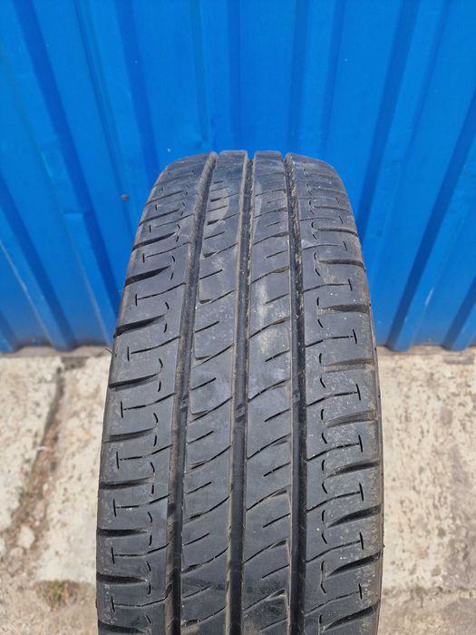 215/70R15C 109/107S Michelin Agilis