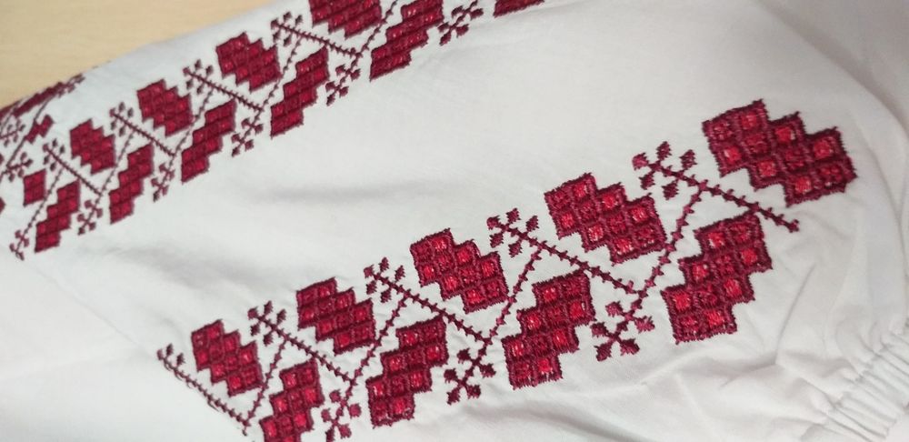 Продам вышиванку женскую