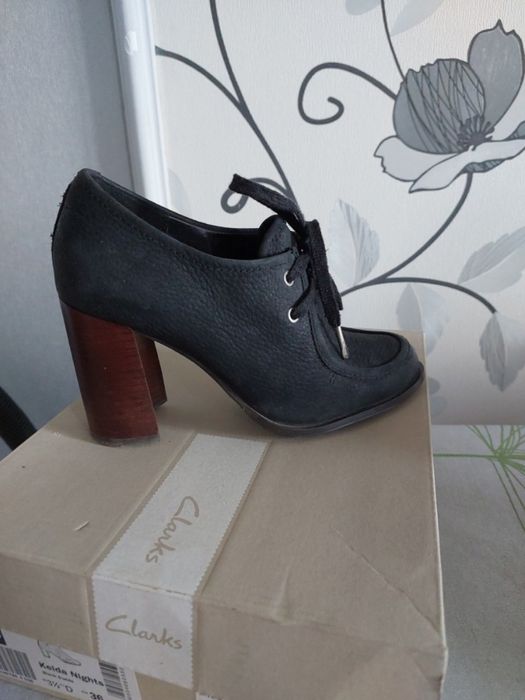 Дизайнерские ботильйоны Clarks