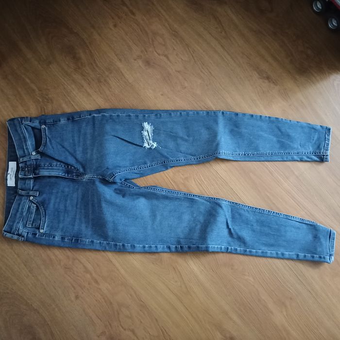 Jeansy cross jeans wysoki stan w 28 l32
Założyłam je raz ale były za c