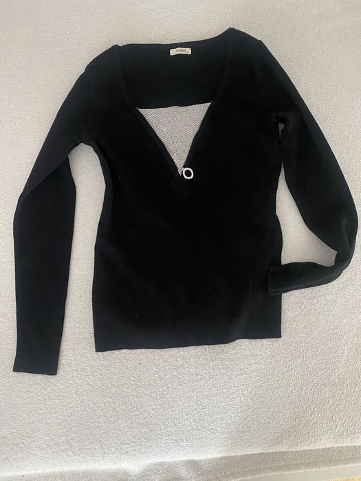 Czarny sweterek damski
