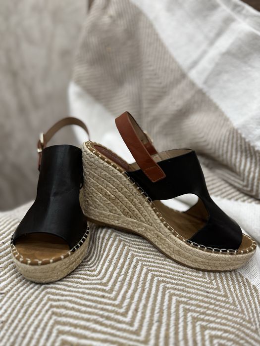 Eleganckie sandały 38 na koturnie espadryle