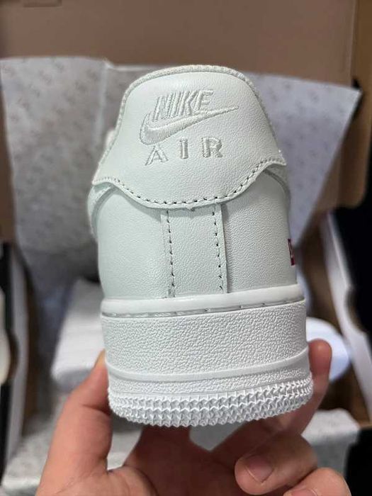 Nike Air Force 1 Low Supreme Biały R.42
