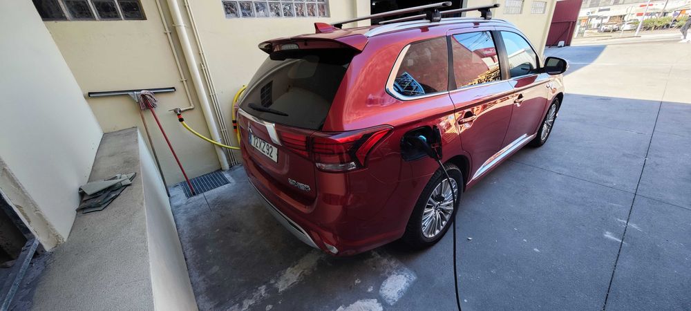 Mitsubishi Outlander 2.4 PHEV Instyle 4WD – 2019 – IVA dedútivel e com um ano de garantia de fábrica das baterias