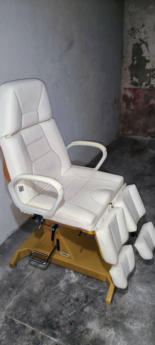 Poltrona hidráulica articulada para tratamento de pedicure ou de podol