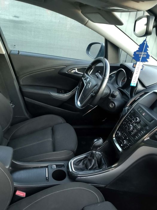 Opel Astra J 2010r. 1.7 CDTI 125km
