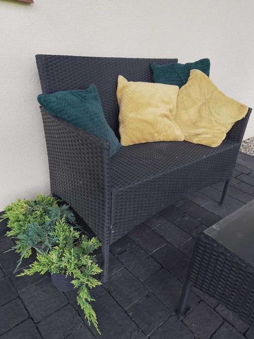 Zestaw mebli do ogrodu i na taras stolik i sofa