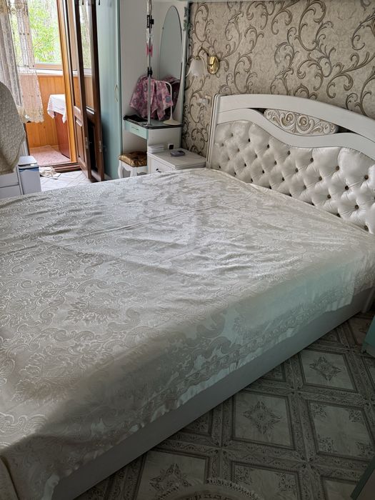 Кровать с бука белая