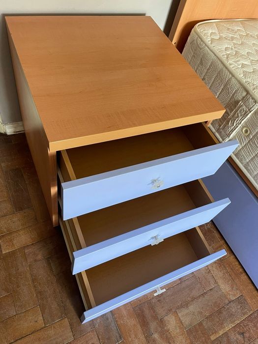 Conjunto Quarto Completo – Cama + Colchão + Mesa de Cabeceira + Cómoda
