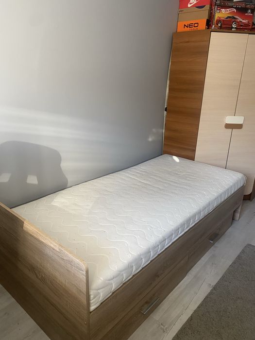 Łóżko jednosobowe