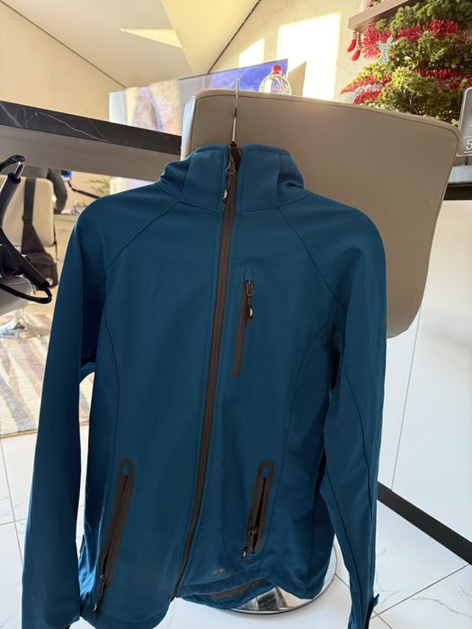 Продам куртку Trespass