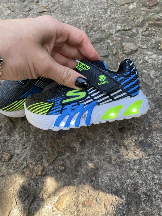 дитячі кросівки skechers з підсвіткою
