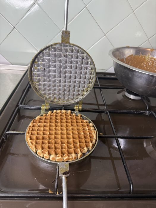 Вафельница треугольник бельгийская венская для выпечки печенья на газу