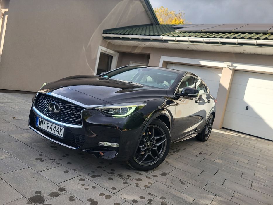 Infiniti Q30