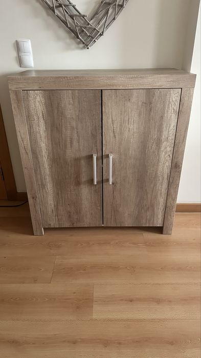 Móvel aparador com 2 portas