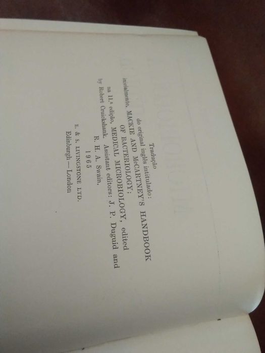 Microbiologia Médica de Robert Cruickshank