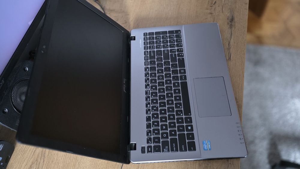 Laptop Asus X550C 15,6 " Intel Core i3 8GB /SSD 128GB /GT720M/W10