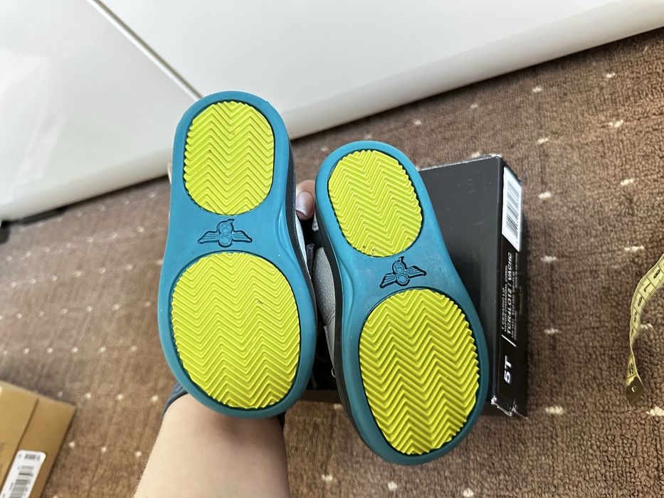 Стильні яскраві кроси , 21 розміру