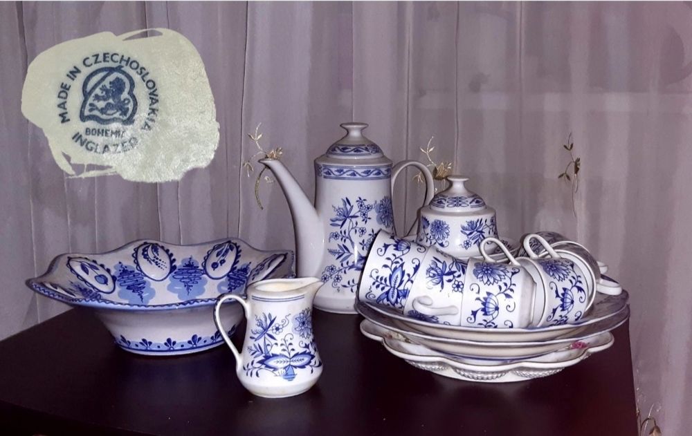 Різний вінтажний посуд