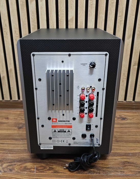 Subwoofer aktywny JBL SUB200/230