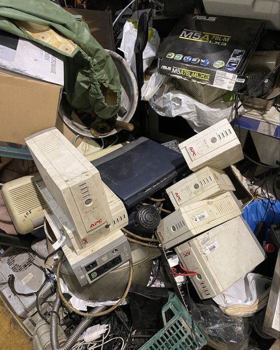 Продам Безпереблйники , УПС , источник безперебойногл питания .