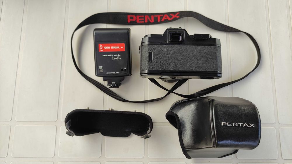 Máquina fotografica PENTAX P30 com flax PENTAX AF260Sa