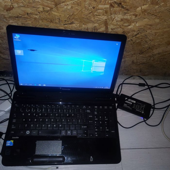 Portátil Toshiba Com carregador
