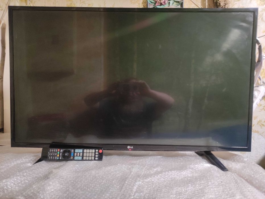 Продам полностью рабочий телевизор LG 43LH510V