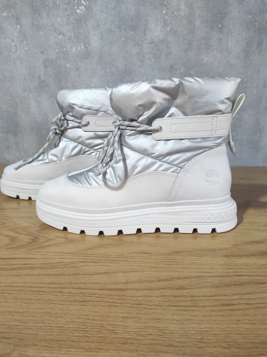 Жіночі сапоги  Timberland 
бежевий/срібний (