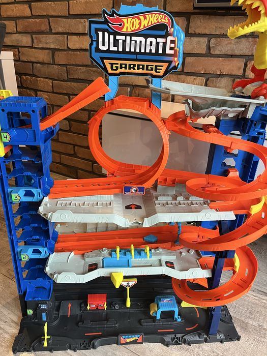 Hot wheels mega garaż