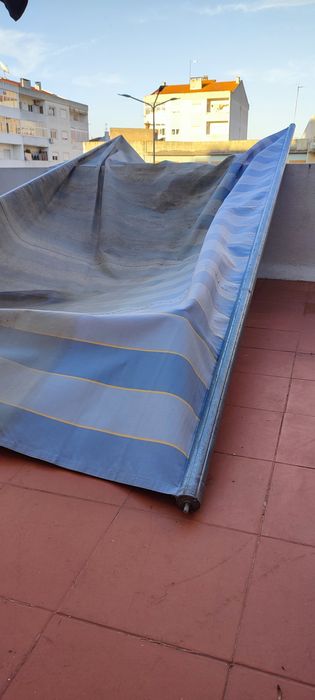 Vendo Toldo manual retrátil 2.50 largura e 4.55 comprimento
