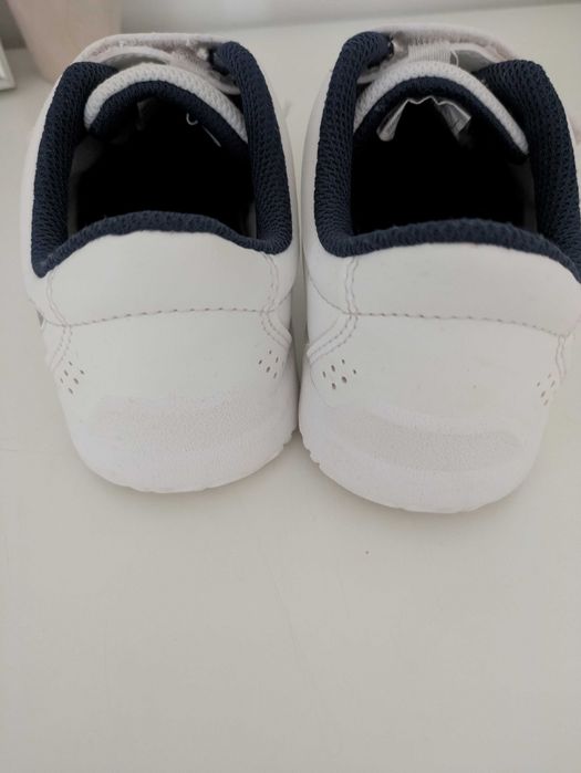 Ténis branco Decathlon - em excelente estado Tam.32 rapaz