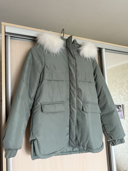 Куртка осінь-зима, оливкого кольору, позмір s-m