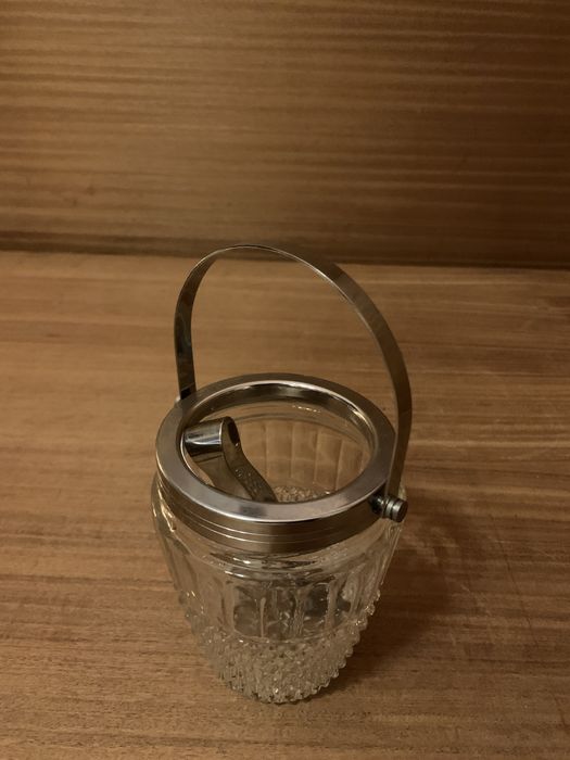 Balde de gelo em vidro e tenaz
