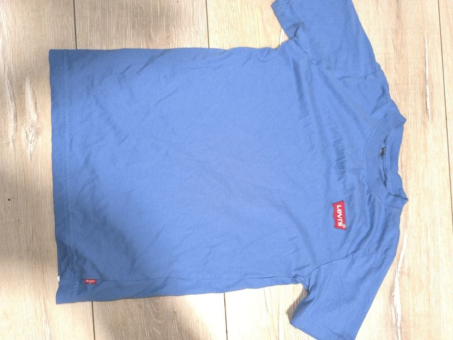 продам футболку Levi's