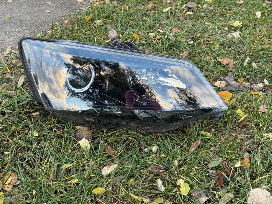 Lampa przednia PRAWA Skoda Fabia III 3 6v soczewka LED europa cala