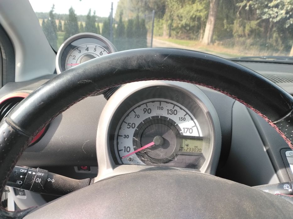 Peugot 107 1.0 2011 r