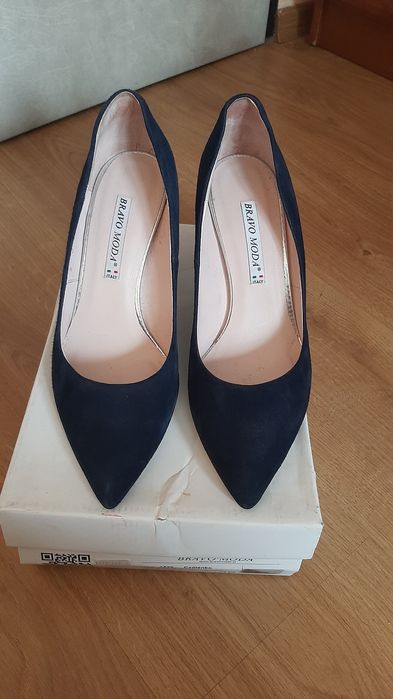 Продам босоножки та туфлі