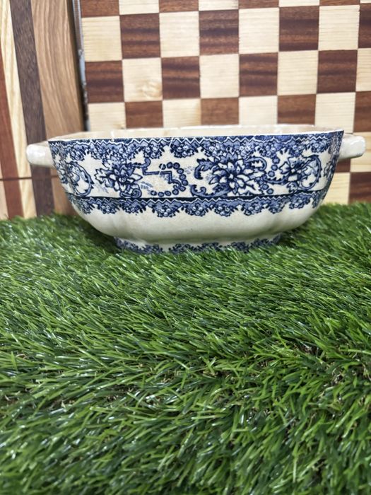 Terrina antiga sem tampa,