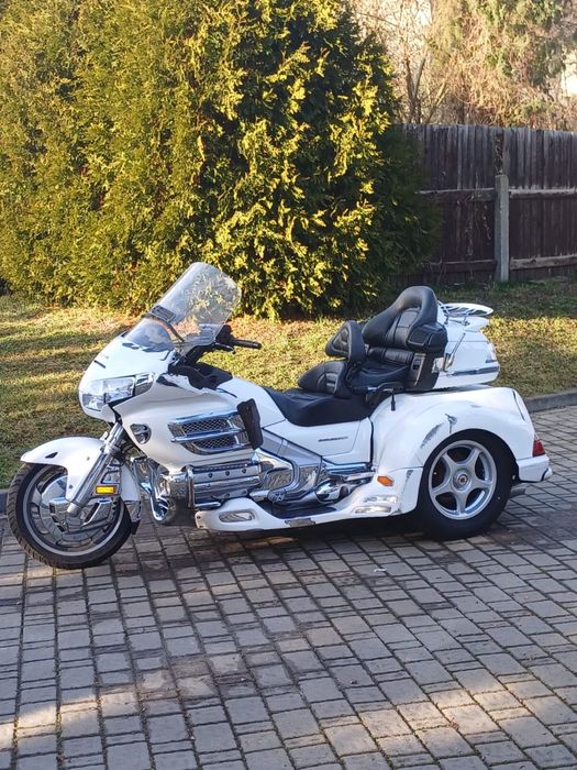 Honda Goldwing 1800 trajka uszkodzona tanio okazja