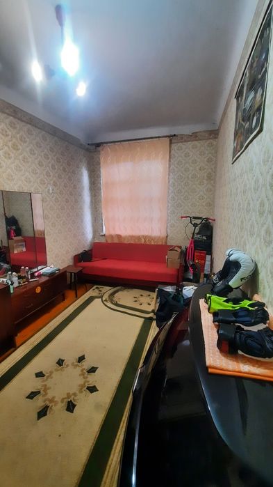 Продам 3-х комнатную сталинку. Центр. D E.