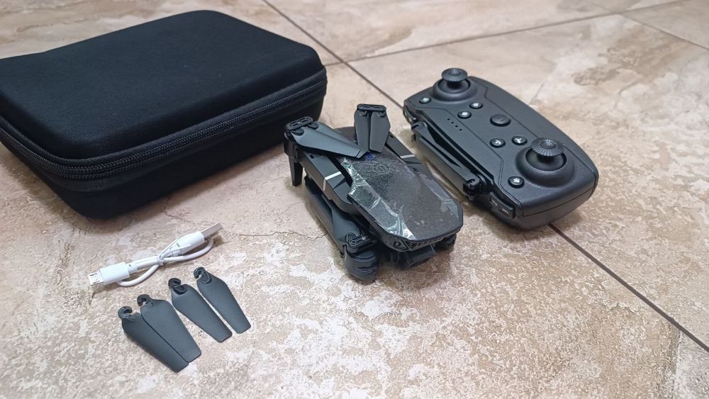 Квадрокоптеи Е99