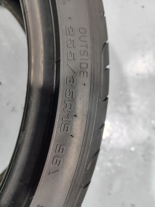 2 pneus semi novos 255-35R19 Good year RFT - Oferta dos Portes