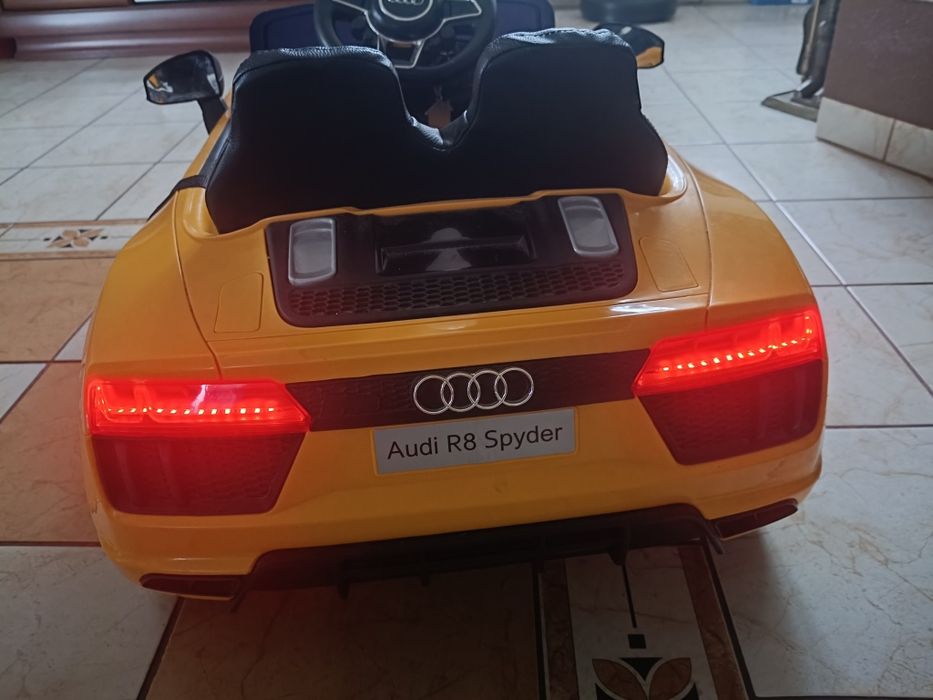 Samochód Audi R8 Spyder dla dziecka