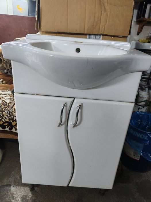 Тумбочка з умивальником