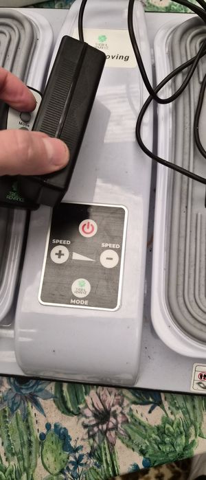 Massajador de pernas vibratório Shiatsu VibroMoving CINZA