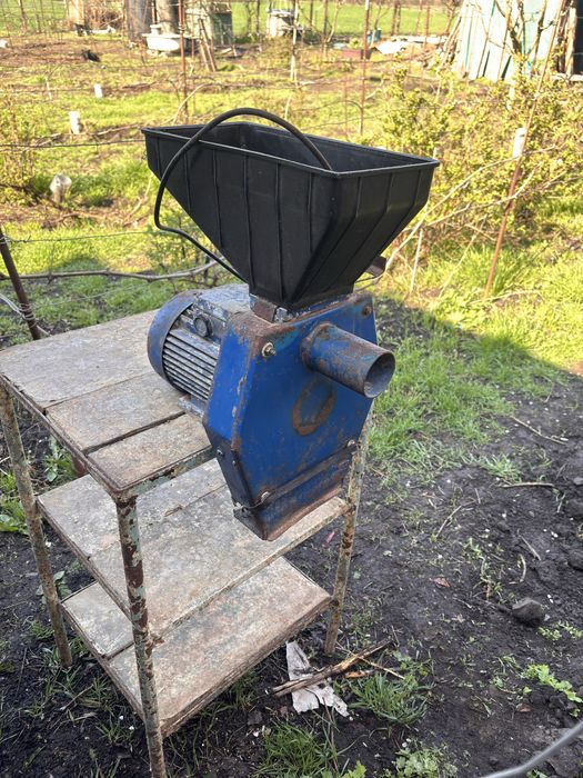 Кормодробилка с эл. двигателем