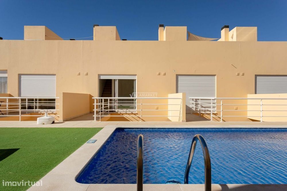Moradia V2 com vista mar inserida em condomínio fechado com piscina e