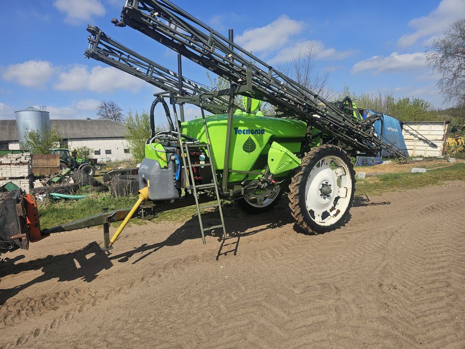 Opryskiwacz Tecnoma 24/12 m 2600 litrów